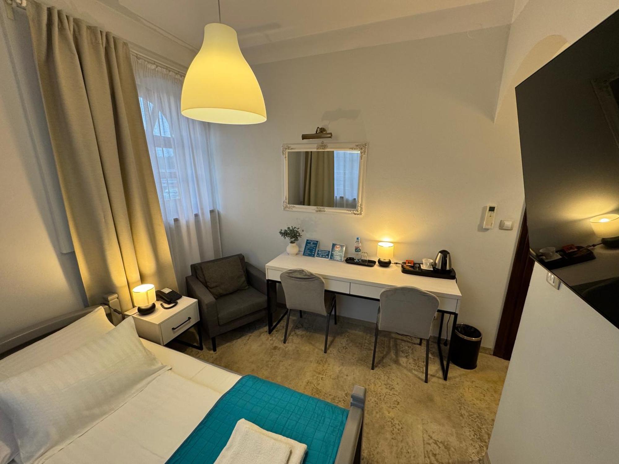 Hotel Staropolska โทมาสโชว ลูเบลสกี ภายนอก รูปภาพ
